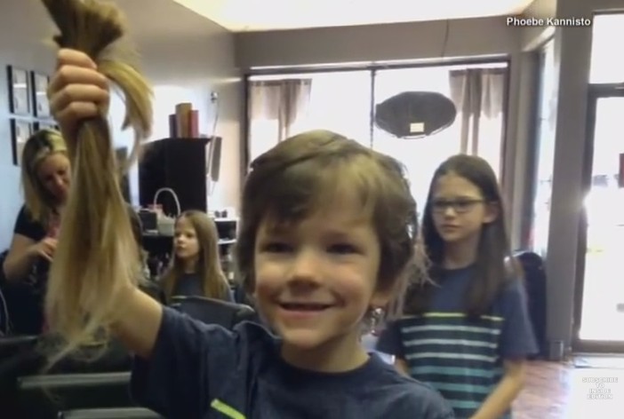 Над її синами знущалися через їх довге волосся, поки не зрозуміли, для чого вони це робили